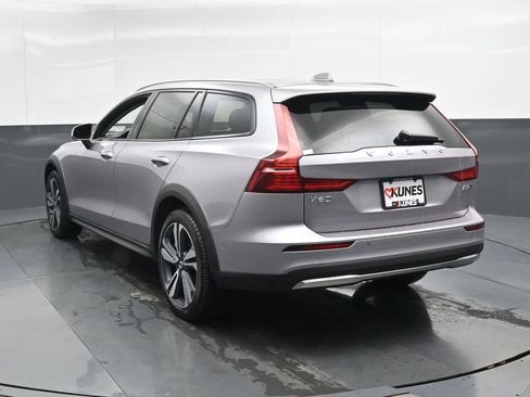 New 2026 Volvo V60 B5 Cross Country Plus w/ Climate Package AWD/4WD image 8