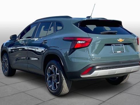 Certified 2025 Chevrolet Trax LT w/ Driver Confidence Package image 12