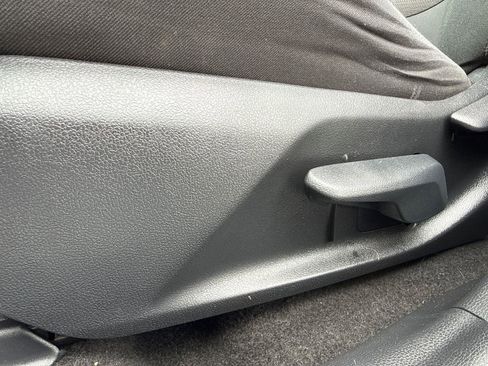 Used 2019 Toyota RAV4 XLE FWD image 13