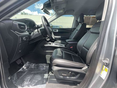 Used 2024 Ford Explorer XLT w/ Equipment Group 202A RWD image 17