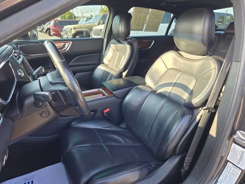 Used 2018 Lincoln Continental Select w/ Continental Climate Package AWD/4WD image 17