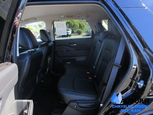 Used 2024 Nissan Pathfinder SL AWD/4WD image 24
