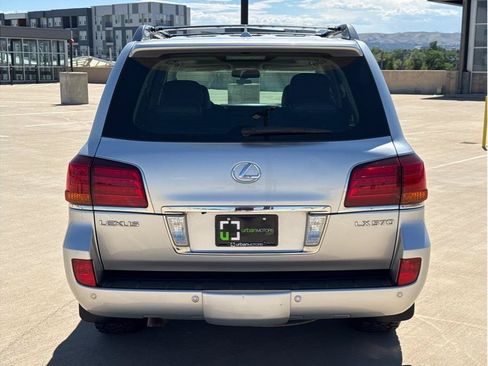 Used 2009 Lexus LX 570 4WD w/ Preferred Accessory Pkg image 7