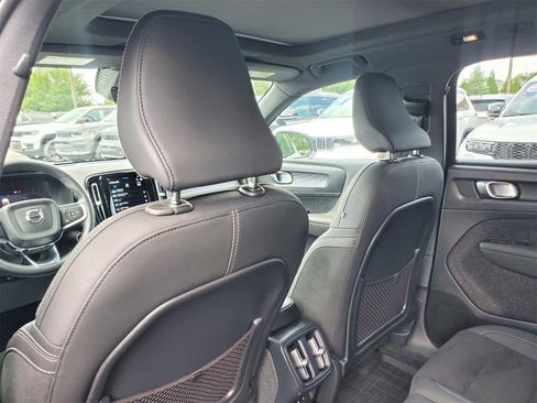 Used 2023 Volvo XC40 B5 Plus w/ Protection Package Premier image 12