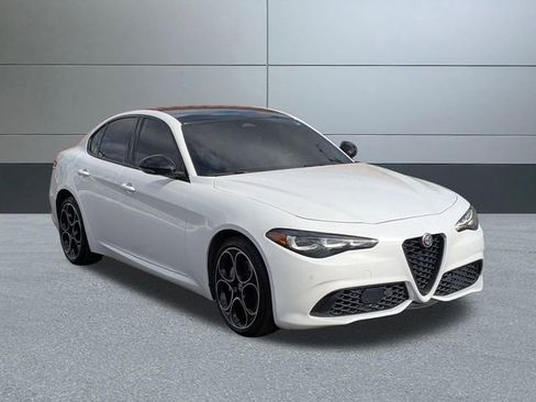 Used 2025 Alfa Romeo Giulia AWD image 8