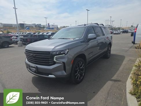 Used 2021 Chevrolet Suburban High Country AWD/4WD image 3