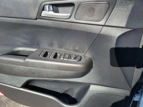 Used 2020 Kia Sportage LX image 18