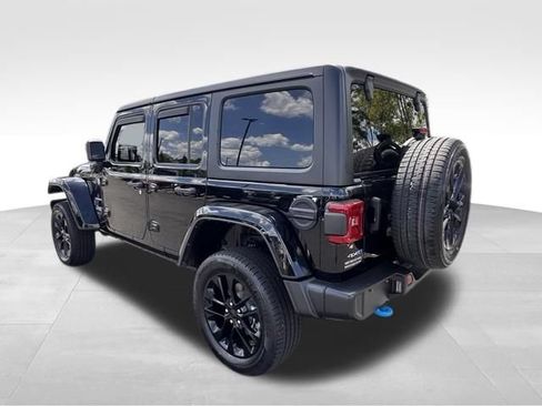 Used 2023 Jeep Wrangler Unlimited Sahara w/ Cold Weather Group AWD/4WD image 5