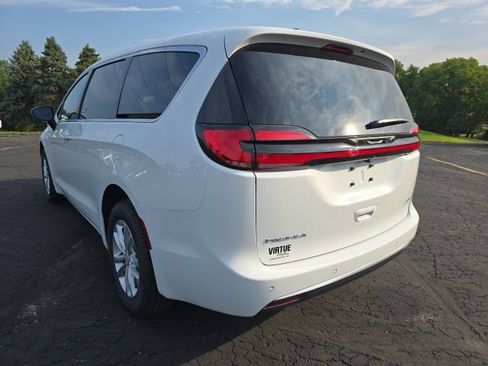 New 2027 Chrysler Pacifica Select AWD/4WD image 5