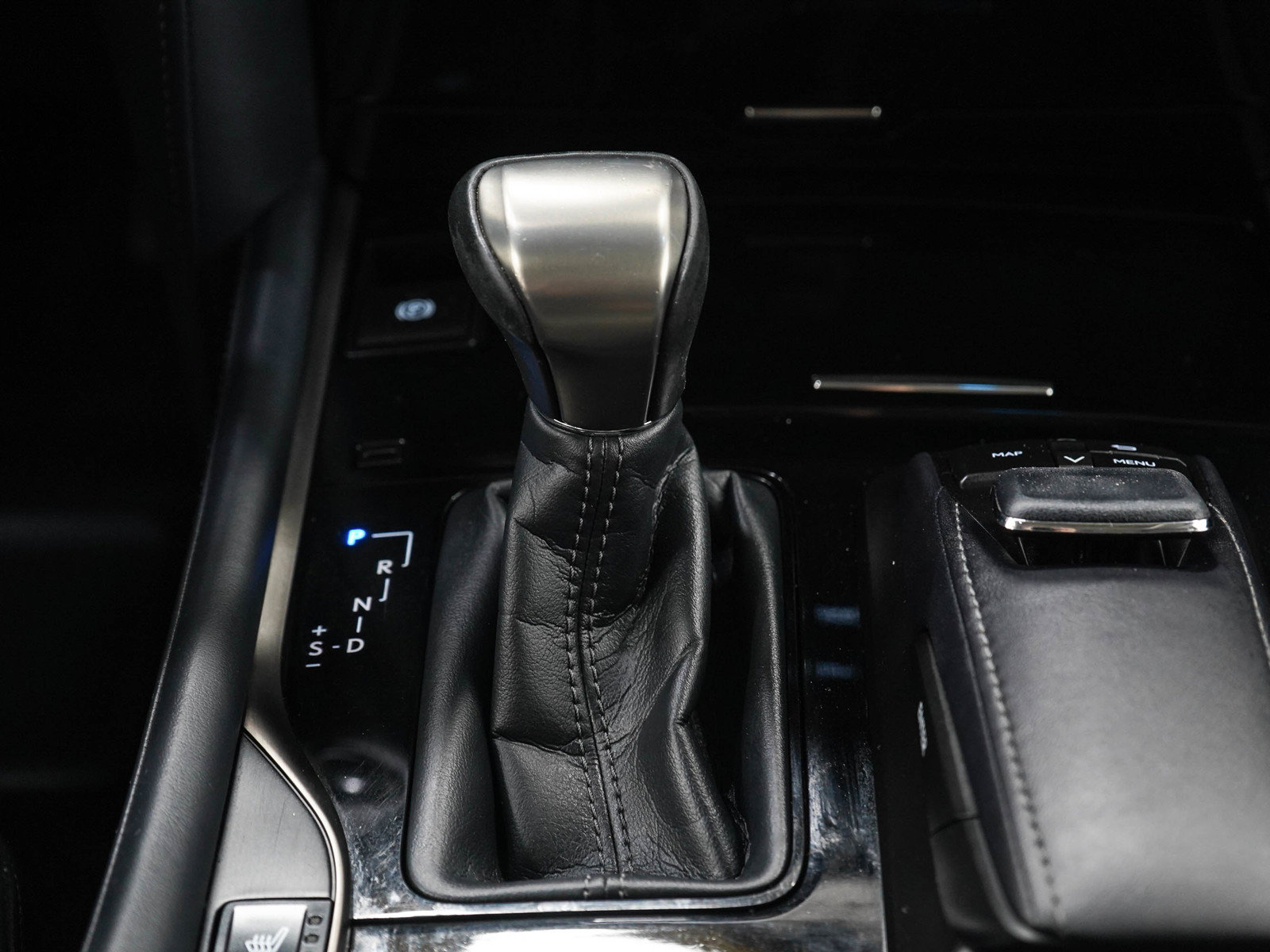 Used 2018 Lexus LX 570 4WD image 21