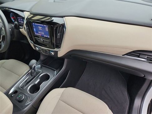 Used 2023 Chevrolet Traverse LS image 27