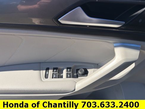 Used 2022 Volkswagen Tiguan SE AWD/4WD image 22