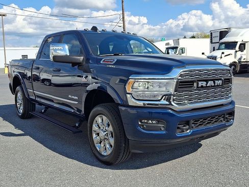 Used 2024 RAM 3500 Limited AWD/4WD image 3