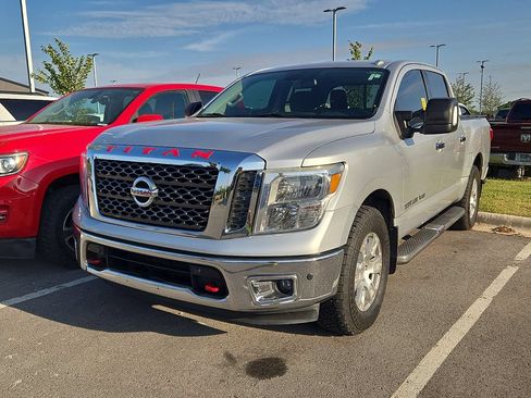 Used 2018 Nissan Titan SV w/ SV Convenience Package AWD/4WD image 1