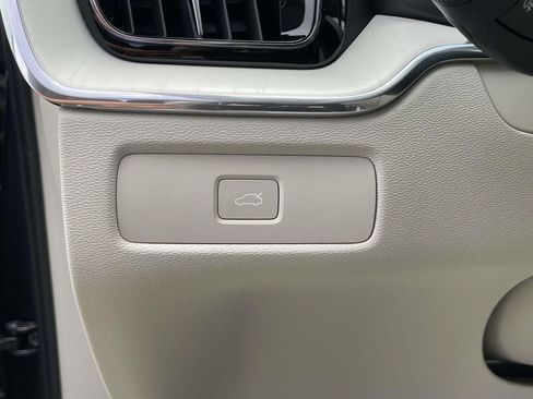 New 2026 Volvo XC60 B5 Ultra w/ Protection Package Premier AWD/4WD image 10
