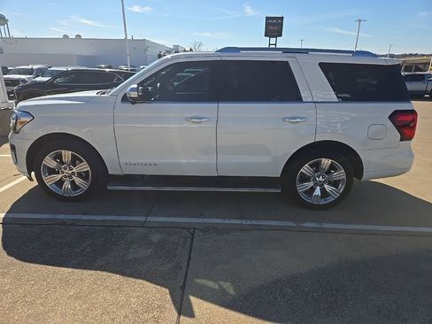Used 2023 Ford Expedition Platinum image 11