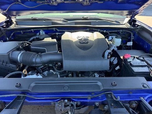 Used 2022 Toyota Tacoma TRD Sport w/ Technology Package image 16