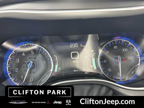 Used 2026 Chrysler Pacifica Select FWD image 23