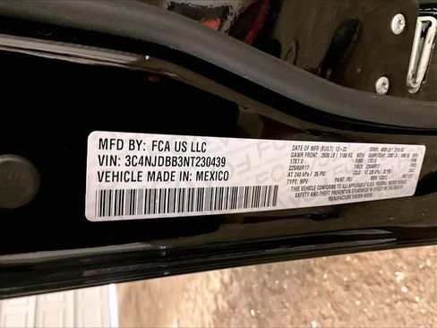 Used 2022 Jeep Compass Latitude w/ Convenience Group AWD/4WD image 32