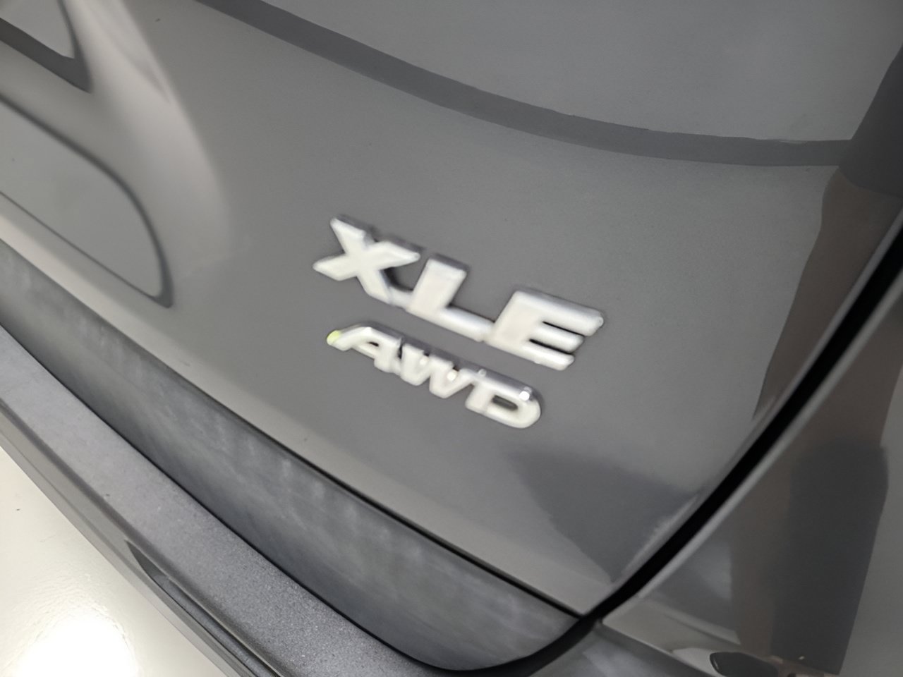 Used 2020 Toyota RAV4 XLE AWD/4WD image 8