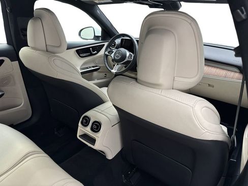 Used 2025 Mercedes-Benz C 300 Sedan image 39