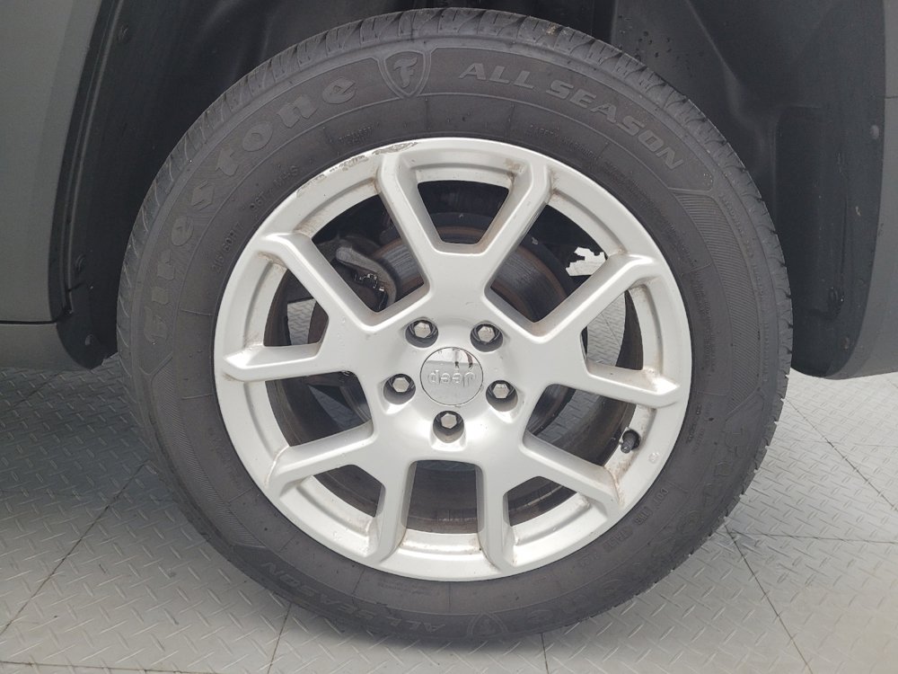 Used 2020 Jeep Renegade Latitude AWD/4WD image 31