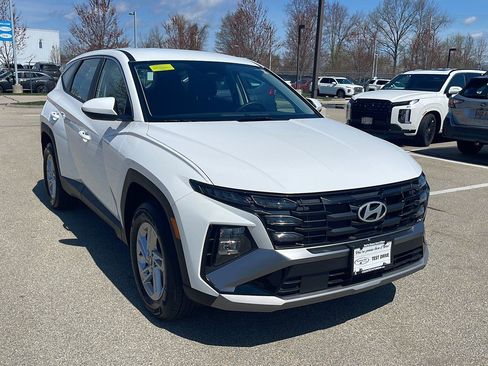 Used 2025 Hyundai Tucson SE AWD/4WD image 3
