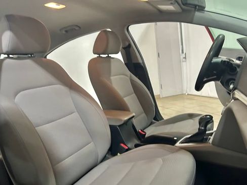 Used 2019 Hyundai Elantra SEL FWD image 17