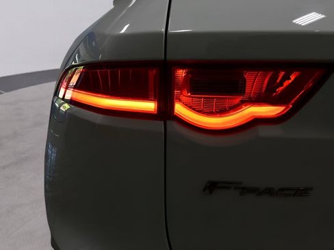 Used 2019 Jaguar F-PACE Premium AWD/4WD image 32