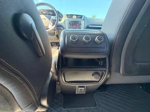 Used 2016 GMC Acadia SL FWD image 27