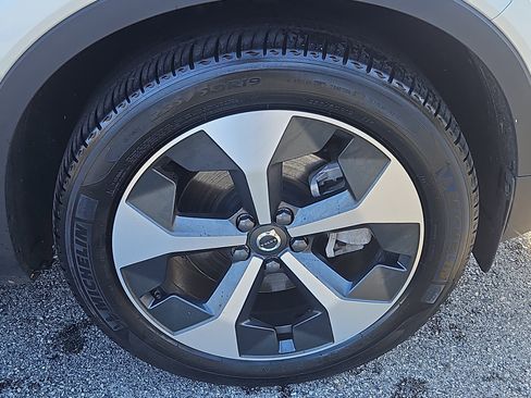 Used 2025 Volvo XC40 B5 Plus w/ Protection Package Premier image 32