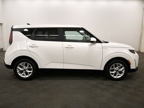 Certified 2025 Kia Soul LX w/ LX Technology Package FWD image 9