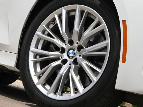 Used 2024 BMW 330i Sedan w/ Convenience Package image 11