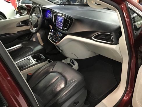 Used 2020 Chrysler Pacifica Touring-L Plus w/ Advanced Safetytec Group image 25