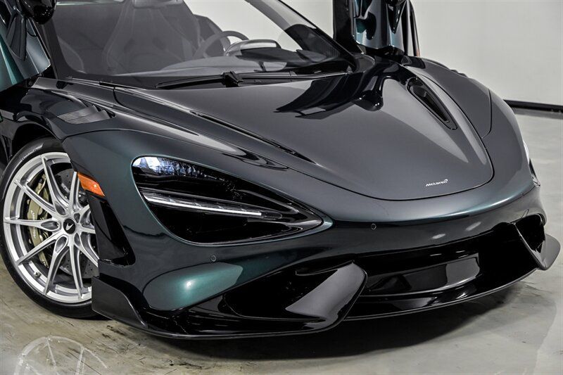 Used 2022 McLaren 765LT RWD image 3