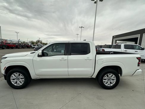 Used 2022 Nissan Frontier SV image 3