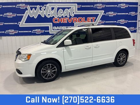 Used 2017 Dodge Grand Caravan SXT image 1