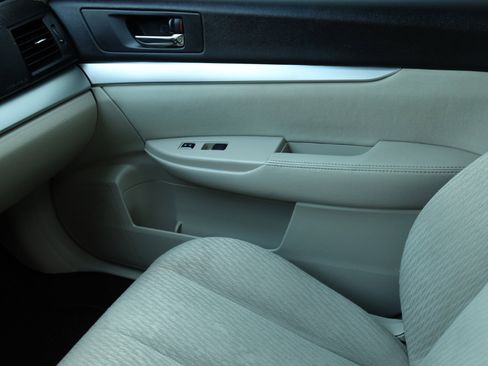 Used 2011 Subaru Legacy 2.5i Premium image 15