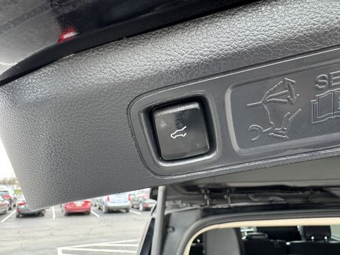 Used 2024 Ford Expedition Max XLT image 28