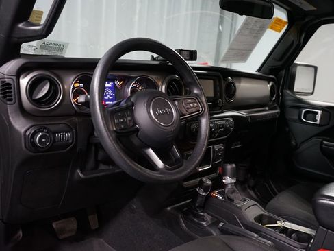 Used 2019 Jeep Wrangler Unlimited Sport image 7