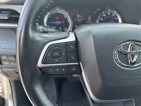Used 2022 Toyota Highlander XLE AWD/4WD image 11