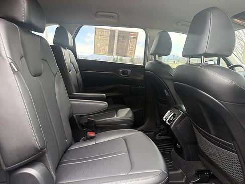 Used 2025 Kia Sorento EX image 21
