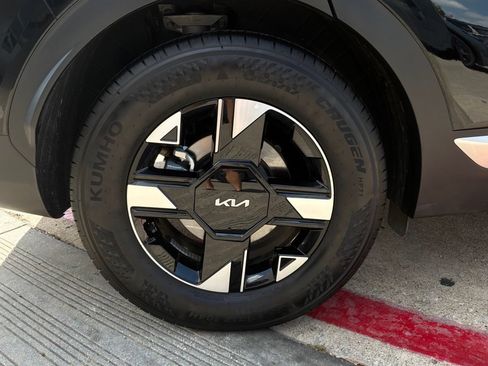 Used 2026 Kia Sportage LX FWD image 9