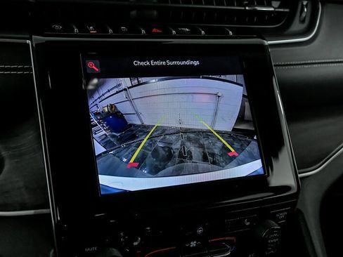 Used 2022 Jeep Grand Cherokee L Limited image 27