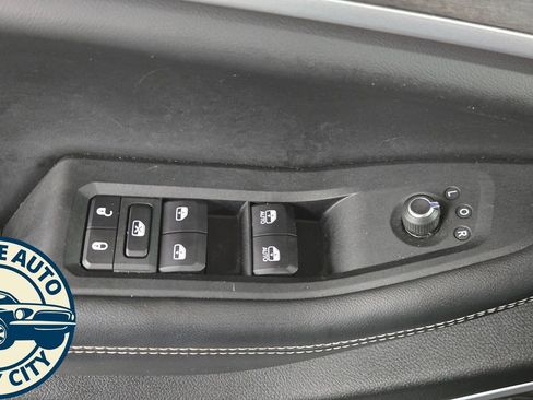 Used 2022 Jeep Grand Cherokee Limited 4xe image 28