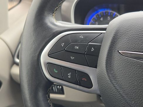 Used 2020 Chrysler Pacifica Touring-L Plus FWD image 20