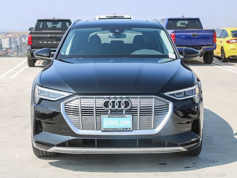 Used 2022 Audi e-tron Premium image 2