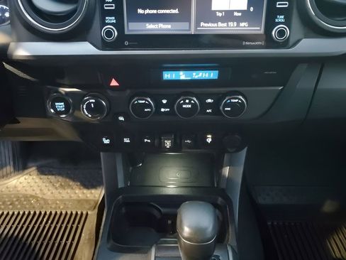 Used 2021 Toyota Tacoma TRD Sport w/ Technology Package image 39