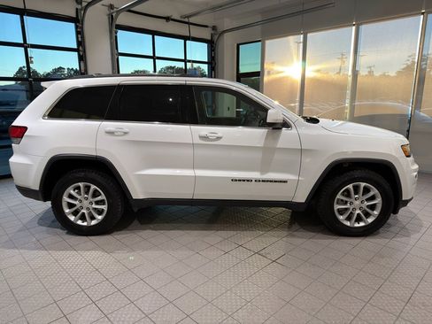 Used 2021 Jeep Grand Cherokee Laredo image 6
