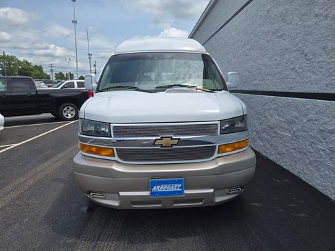 Used 2022 Chevrolet Express 2500 w/ Enhanced Convenience Package image 10